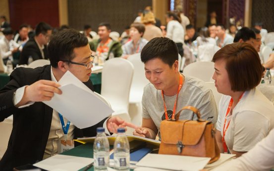 近千家工業(yè)企業(yè)齊聚河北滄州 探討傳統(tǒng)制造業(yè)互聯(lián)網(wǎng)營銷轉(zhuǎn)型之路 title=