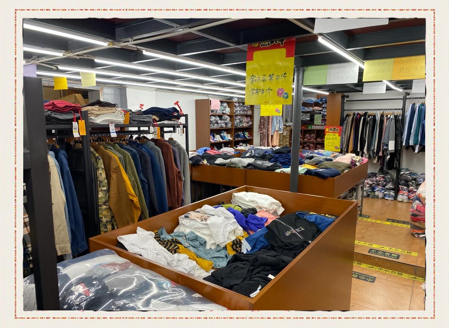外貿(mào)服裝批發(fā)倉庫探秘 價(jià)格相差數(shù)十倍的秘密